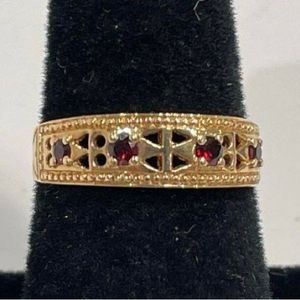 Vintage 14k gold garnet ring